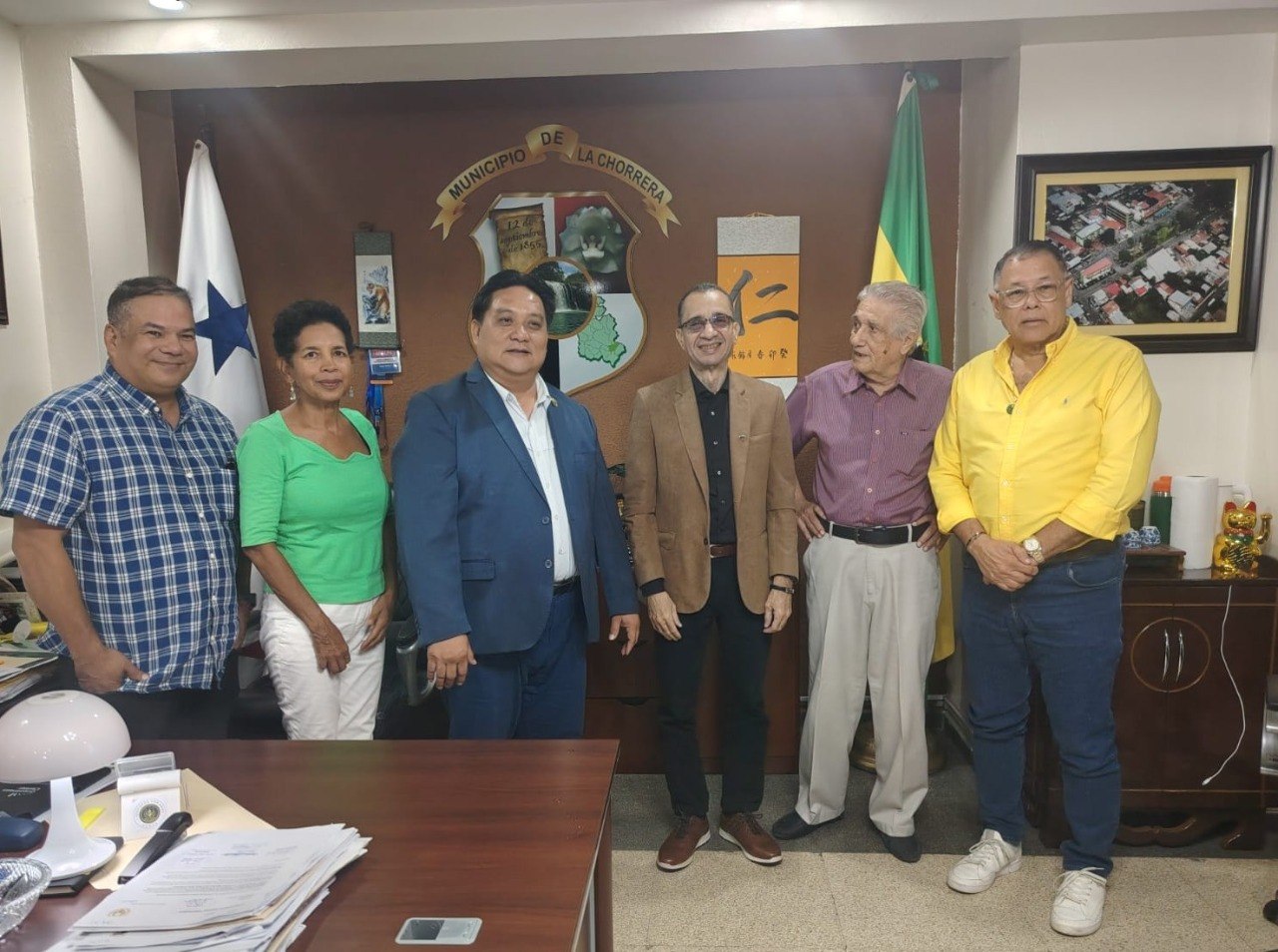 Sección Consular en Panamá y Alcaldía de La Chorrera fortalecen lazos de cooperación cultural y comunitaria